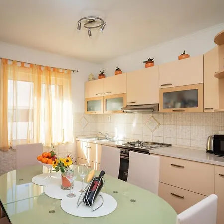 Apartment Adriatic Omis